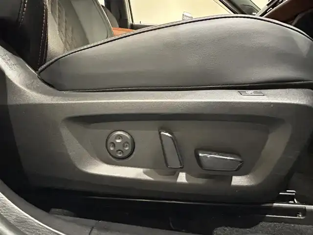 三菱 アウトランダー ＰＨＥＶ P 新潟県 2022(令4)年 5.8万km ホワイトダイヤモンド ナビゲーションシステム/・９インチＷＶＧＡディスプレイ/・地上デジタルＴＶチューナー/・BOSEプレミアムサウンドシステム/アンチロックブレーキシステム/ ブレーキアシスト/アクティブスタビリティコントロール/プリクラッシュブレーキアシスト/パワーシート/シートヒーター