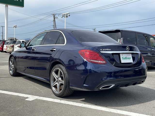 メルセデス・ベンツ Ｃ２２０ｄ ローレウスエディション 徳島県 2017(平29)年 7.5万km カバンサイトブルー AMGライン/黒革シート/ディーゼルターボ/純正ナビ/（Bluetooth/フルセグTV/CD/DVD/FM/AM）/バックカメラ/ステアリングパイロット/前席シートヒーター/前席パワーシート/LKA/前後コーナーセンサー/ヘッドアップディスプレイ/LEDヘッドライト/オートライト/純正18AW/純正フロアマット/ETC/スペアキー
