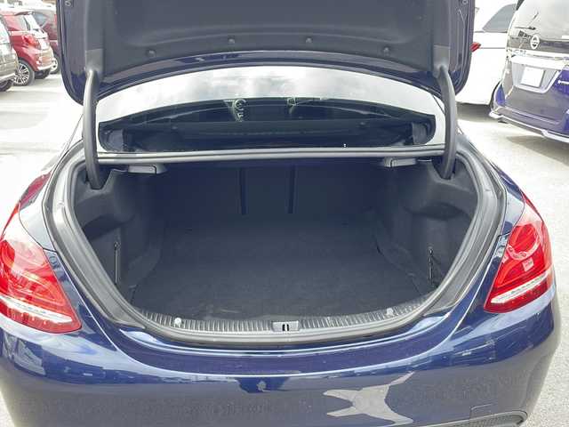 メルセデス・ベンツ Ｃ２２０ｄ ローレウスエディション 徳島県 2017(平29)年 7.5万km カバンサイトブルー AMGライン/黒革シート/ディーゼルターボ/純正ナビ/（Bluetooth/フルセグTV/CD/DVD/FM/AM）/バックカメラ/ステアリングパイロット/前席シートヒーター/前席パワーシート/LKA/前後コーナーセンサー/ヘッドアップディスプレイ/LEDヘッドライト/オートライト/純正18AW/純正フロアマット/ETC/スペアキー