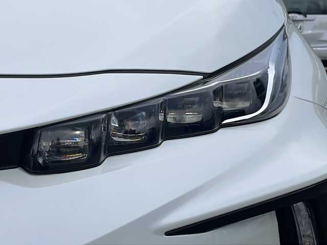 トヨタ プリウス ＰＨＶ Sナビパッケージ・GRスポーツ 山梨県 2019(平31)年 2.8万km ホワイトパールクリスタルシャイン 純正11.6インチメモリナビ/フルセグ/USB/AUX/バックカメラ/トヨタセーフティセンス/・レーンキープアシスト/・プリクラッシュセーフティ/・ハイビームアシスト/・レーダークルーズコントロール/純正LEDヘッドライト/純正GRスポーツ18インチAW/アイドリングストップ/プッシュスタート/ETC2.0/シートヒーター/ドライブレコーダー/スマートキー×2