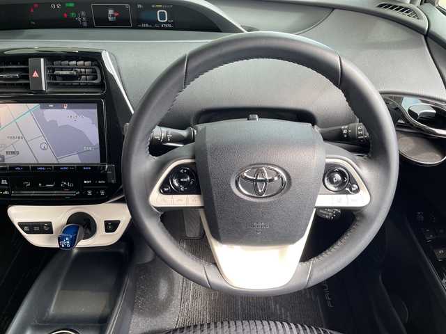 トヨタ プリウス Sセーフティプラス 愛知県 2017(平29)年 4.8万km シルバーM バックカメラ/純正ナビ/ETC/レーンキープアシスト/オートマチックハイビーム/ドライブレコーダー/ステアリングスイッチ/スマートキー/プッシュスタート/CD DVD/Bluetooth/パーキングアシスト/レーダークルーズコントロール