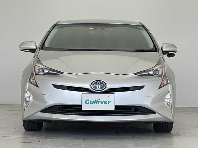 トヨタ プリウス Sセーフティプラス 愛知県 2017(平29)年 4.8万km シルバーM バックカメラ/純正ナビ/ETC/レーンキープアシスト/オートマチックハイビーム/ドライブレコーダー/ステアリングスイッチ/スマートキー/プッシュスタート/CD DVD/Bluetooth/パーキングアシスト/レーダークルーズコントロール