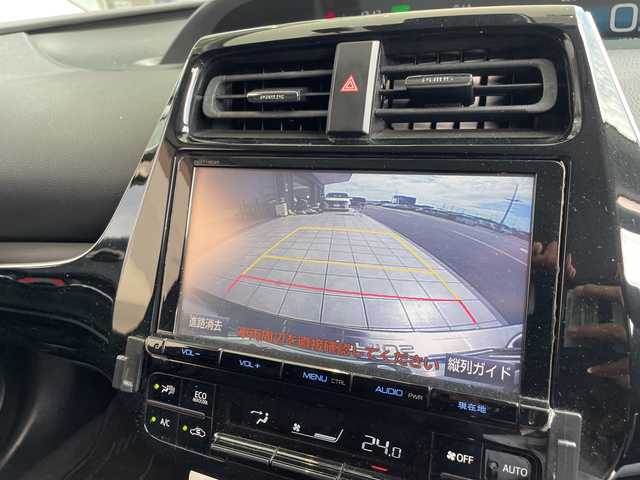 トヨタ プリウス Sセーフティプラス 愛知県 2017(平29)年 4.8万km シルバーM バックカメラ/純正ナビ/ETC/レーンキープアシスト/オートマチックハイビーム/ドライブレコーダー/ステアリングスイッチ/スマートキー/プッシュスタート/CD DVD/Bluetooth/パーキングアシスト/レーダークルーズコントロール