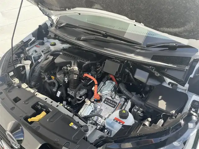 日産 オーラ ニスモ チューンド e－パワー 4WD 千葉県 2024(令6)年 1.1万km ピュアホワイトパール ワンオーナー/プロパイロット/全方位カメラ/前後コーナーセンサー/LEDヘッドライト/　・オートハイビーム/純正ナビ/　・フルセグTV/Blue Tooth/USB（タイプA・C両方）/HDMIケーブル/D席パワーシート/D/N席シートヒーター/前後ドライブレコーダー/パンク修理キット/ブレーキオートホールド/ビルトインETC2.0/取説/保証書/スペアキー