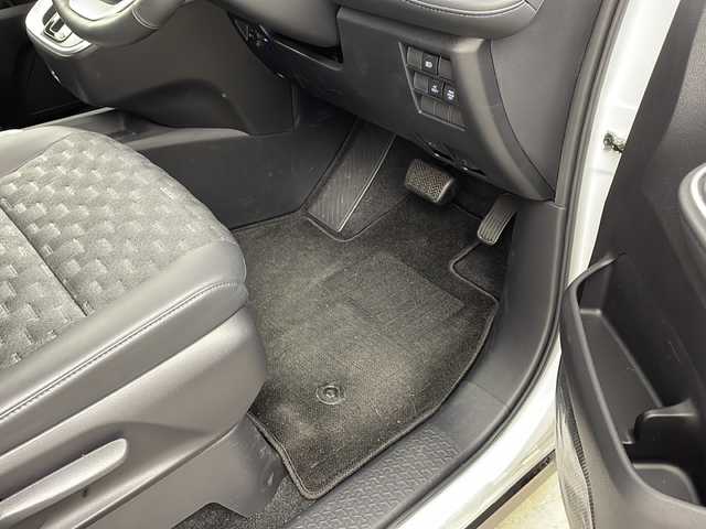 トヨタ ヴォクシー ハイブリッド S－Z 兵庫県 2023(令5)年 1.9万km ホワイトパールクリスタルシャイン ・ワンオーナー車/・純正10.5インチディスプレイオーディオナビ/・Bluetooth/Apple car play/Android Auto/TV/・バックカメラ/・トヨタセーフティセンス/・レーンディバーチャーアラート/・ブラインドスポットモニター/・プリクラッシュセーフティ/・クリアランスソナー/・リヤクロストラフィックアラート/・パーキングサポートブレーキ/・ロードサインアシスト/・安心降車アシスト/・レーダークルーズコントロール/・レーンチェンジアシスト/・ドライバーモニター/・発進遅れ告知/・後退速度抑制/・オートマチックハイビーム/・Advanced Drive/・両側パワースライドドア/・パワーバックドア/・革巻きステアリング/・ステアリングスイッチ/・ハーフレザーシート/・前席シートヒーター/・２列目シートヒーター/・nanoeX/・フロアマット/・純正17インチアルミホイール/・プロジェクター式三眼LEDオートライト/・前方ドライブレコーダー/・ビルドインETC2.0/・W＋サイドエアバッグ/・保証書/・取扱説明書