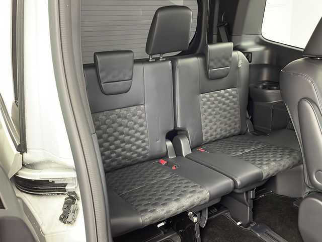 トヨタ ヴォクシー ハイブリッド S－Z 兵庫県 2023(令5)年 1.9万km ホワイトパールクリスタルシャイン ・ワンオーナー車/・純正10.5インチディスプレイオーディオナビ/・Bluetooth/Apple car play/Android Auto/TV/・バックカメラ/・トヨタセーフティセンス/・レーンディバーチャーアラート/・ブラインドスポットモニター/・プリクラッシュセーフティ/・クリアランスソナー/・リヤクロストラフィックアラート/・パーキングサポートブレーキ/・ロードサインアシスト/・安心降車アシスト/・レーダークルーズコントロール/・レーンチェンジアシスト/・ドライバーモニター/・発進遅れ告知/・後退速度抑制/・オートマチックハイビーム/・Advanced Drive/・両側パワースライドドア/・パワーバックドア/・革巻きステアリング/・ステアリングスイッチ/・ハーフレザーシート/・前席シートヒーター/・２列目シートヒーター/・nanoeX/・フロアマット/・純正17インチアルミホイール/・プロジェクター式三眼LEDオートライト/・前方ドライブレコーダー/・ビルドインETC2.0/・W＋サイドエアバッグ/・保証書/・取扱説明書