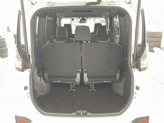 トヨタ ヴォクシー ハイブリッド S－Z 兵庫県 2023(令5)年 1.9万km ホワイトパールクリスタルシャイン ・ワンオーナー車/・純正10.5インチディスプレイオーディオナビ/・Bluetooth/Apple car play/Android Auto/TV/・バックカメラ/・トヨタセーフティセンス/・レーンディバーチャーアラート/・ブラインドスポットモニター/・プリクラッシュセーフティ/・クリアランスソナー/・リヤクロストラフィックアラート/・パーキングサポートブレーキ/・ロードサインアシスト/・安心降車アシスト/・レーダークルーズコントロール/・レーンチェンジアシスト/・ドライバーモニター/・発進遅れ告知/・後退速度抑制/・オートマチックハイビーム/・Advanced Drive/・両側パワースライドドア/・パワーバックドア/・革巻きステアリング/・ステアリングスイッチ/・ハーフレザーシート/・前席シートヒーター/・２列目シートヒーター/・nanoeX/・フロアマット/・純正17インチアルミホイール/・プロジェクター式三眼LEDオートライト/・前方ドライブレコーダー/・ビルドインETC2.0/・W＋サイドエアバッグ/・保証書/・取扱説明書