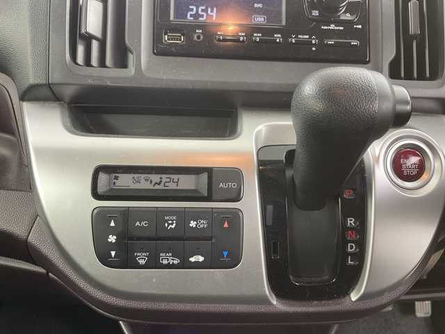 ホンダ Ｎ ＷＧＮ カスタム G 道央・札幌 2015(平27)年 6.7万km プレミアムホワイトパールⅡ ・４ＷＤ　/・Ｇａｔｈｅｒオーディオ　/・全方位ドラレコ　/・オートライト　/・プッシュスタート　/・前席シートヒーター　/・ベンチシート　/・電動格納ミラー　/・ウィンカーミラー　/・横滑り防止装置　/・ＡＡＣ　/・積込冬タイヤ社外ＡＷ/・ドアバイザー/・スマートキー/・スペアキー