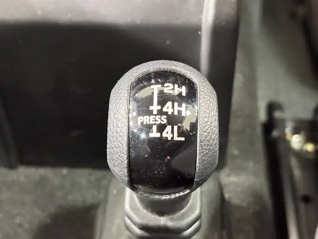 スズキ ジムニー シエラ JC 愛知県 2020(令2)年 2.6万km シフォンアイボリーM カロッツェリア８インチナビ　/（iPod/USB/SD/CD・DVD再生/地デジ/FM/AM/Bluetooth/SMART USEN)/衝突軽減ブレーキ　/シートヒーター　/ＥＴＣ　/バックカメラ　/ドライブレコーダー　/ＬＥＤヘッドライト　/クルーズコントロール　/車線逸脱警報　/ダウンヒルアシスト　/横滑り防止　/ＩＳＯＦＩＸ　/フォグランプ/プッシュスタート/　　-スマートキー