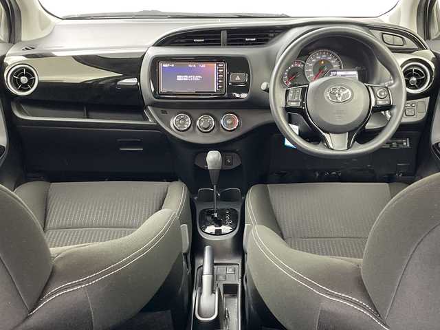 トヨタ ヴィッツ F セーフティーエディションⅢ 道央・札幌 2019(令1)年 0.6万km ホワイトパールクリスタルシャイン ・4WD/・純正ナビ（NSCN-W68）/・BT&CD&SD&AUX&ワンセグTV/・バックカメラ/・プリクラッシュセーフティ/・レーンキープアシスト/・横滑り防止装置/・ビルトインETC/・社外ドラレコ前後/・電動格納ミラー/・LEDヘッドライト/・オートライト/・オートマチックハイビーム/・プッシュスタート/・スマートキー