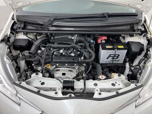 トヨタ ヴィッツ F セーフティーエディションⅢ 道央・札幌 2019(令1)年 0.6万km ホワイトパールクリスタルシャイン ・4WD/・純正ナビ（NSCN-W68）/・BT&CD&SD&AUX&ワンセグTV/・バックカメラ/・プリクラッシュセーフティ/・レーンキープアシスト/・横滑り防止装置/・ビルトインETC/・社外ドラレコ前後/・電動格納ミラー/・LEDヘッドライト/・オートライト/・オートマチックハイビーム/・プッシュスタート/・スマートキー