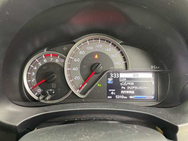 トヨタ ヴィッツ F セーフティーエディションⅢ 道央・札幌 2019(令1)年 0.6万km ホワイトパールクリスタルシャイン ・4WD/・純正ナビ（NSCN-W68）/・BT&CD&SD&AUX&ワンセグTV/・バックカメラ/・プリクラッシュセーフティ/・レーンキープアシスト/・横滑り防止装置/・ビルトインETC/・社外ドラレコ前後/・電動格納ミラー/・LEDヘッドライト/・オートライト/・オートマチックハイビーム/・プッシュスタート/・スマートキー