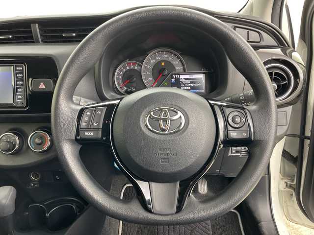 トヨタ ヴィッツ F セーフティーエディションⅢ 道央・札幌 2019(令1)年 0.6万km ホワイトパールクリスタルシャイン ・4WD/・純正ナビ（NSCN-W68）/・BT&CD&SD&AUX&ワンセグTV/・バックカメラ/・プリクラッシュセーフティ/・レーンキープアシスト/・横滑り防止装置/・ビルトインETC/・社外ドラレコ前後/・電動格納ミラー/・LEDヘッドライト/・オートライト/・オートマチックハイビーム/・プッシュスタート/・スマートキー