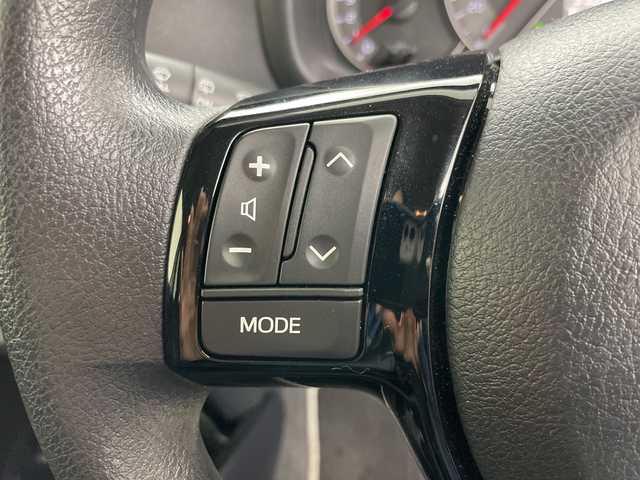 トヨタ ヴィッツ F セーフティーエディションⅢ 道央・札幌 2019(令1)年 0.6万km ホワイトパールクリスタルシャイン ・4WD/・純正ナビ（NSCN-W68）/・BT&CD&SD&AUX&ワンセグTV/・バックカメラ/・プリクラッシュセーフティ/・レーンキープアシスト/・横滑り防止装置/・ビルトインETC/・社外ドラレコ前後/・電動格納ミラー/・LEDヘッドライト/・オートライト/・オートマチックハイビーム/・プッシュスタート/・スマートキー