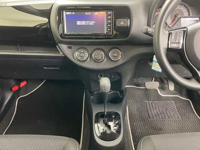 トヨタ ヴィッツ F セーフティーエディションⅢ 道央・札幌 2019(令1)年 0.6万km ホワイトパールクリスタルシャイン ・4WD/・純正ナビ（NSCN-W68）/・BT&CD&SD&AUX&ワンセグTV/・バックカメラ/・プリクラッシュセーフティ/・レーンキープアシスト/・横滑り防止装置/・ビルトインETC/・社外ドラレコ前後/・電動格納ミラー/・LEDヘッドライト/・オートライト/・オートマチックハイビーム/・プッシュスタート/・スマートキー