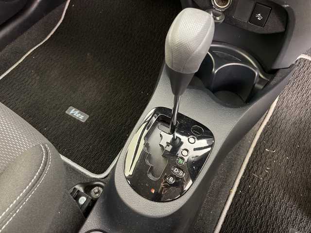 トヨタ ヴィッツ F セーフティーエディションⅢ 道央・札幌 2019(令1)年 0.6万km ホワイトパールクリスタルシャイン ・4WD/・純正ナビ（NSCN-W68）/・BT&CD&SD&AUX&ワンセグTV/・バックカメラ/・プリクラッシュセーフティ/・レーンキープアシスト/・横滑り防止装置/・ビルトインETC/・社外ドラレコ前後/・電動格納ミラー/・LEDヘッドライト/・オートライト/・オートマチックハイビーム/・プッシュスタート/・スマートキー