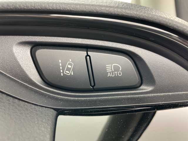 トヨタ ヴィッツ F セーフティーエディションⅢ 道央・札幌 2019(令1)年 0.6万km ホワイトパールクリスタルシャイン ・4WD/・純正ナビ（NSCN-W68）/・BT&CD&SD&AUX&ワンセグTV/・バックカメラ/・プリクラッシュセーフティ/・レーンキープアシスト/・横滑り防止装置/・ビルトインETC/・社外ドラレコ前後/・電動格納ミラー/・LEDヘッドライト/・オートライト/・オートマチックハイビーム/・プッシュスタート/・スマートキー