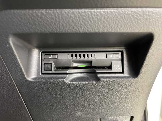 トヨタ ヴィッツ F セーフティーエディションⅢ 道央・札幌 2019(令1)年 0.6万km ホワイトパールクリスタルシャイン ・4WD/・純正ナビ（NSCN-W68）/・BT&CD&SD&AUX&ワンセグTV/・バックカメラ/・プリクラッシュセーフティ/・レーンキープアシスト/・横滑り防止装置/・ビルトインETC/・社外ドラレコ前後/・電動格納ミラー/・LEDヘッドライト/・オートライト/・オートマチックハイビーム/・プッシュスタート/・スマートキー