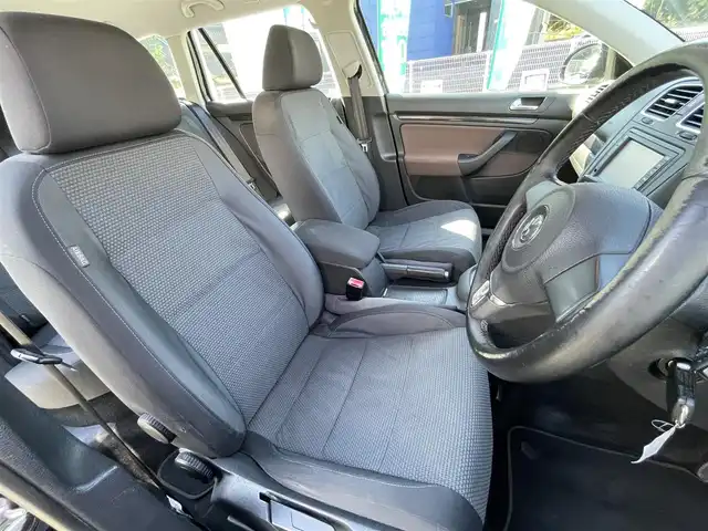 フォルクスワーゲン ゴルフ ヴァリアント TSI コンフォートライン 熊本県 2010(平22)年 10.6万km ディープブラックパールエフェクト 純正ナビ/【フルセグTV/Bluetooth/DVD/CD】/バックカメラ/横滑り防止システム/オートライト/ウインカーミラー/16インチ純正アルミホイール/純正フロアマット/ETC