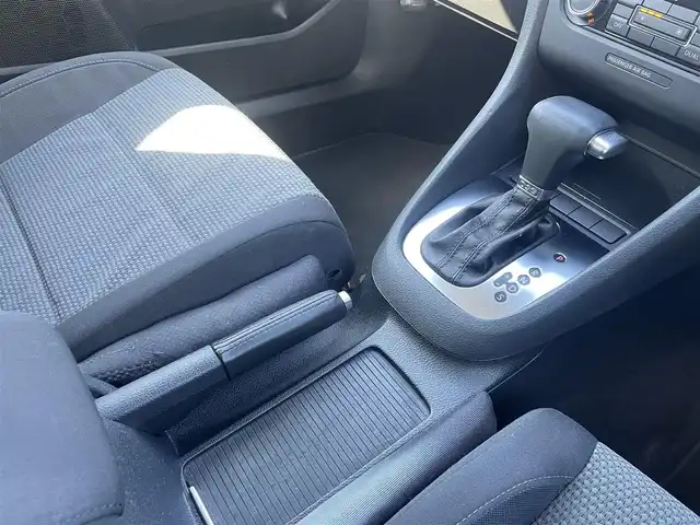 フォルクスワーゲン ゴルフ ヴァリアント TSI コンフォートライン 熊本県 2010(平22)年 10.6万km ディープブラックパールエフェクト 純正ナビ/【フルセグTV/Bluetooth/DVD/CD】/バックカメラ/横滑り防止システム/オートライト/ウインカーミラー/16インチ純正アルミホイール/純正フロアマット/ETC