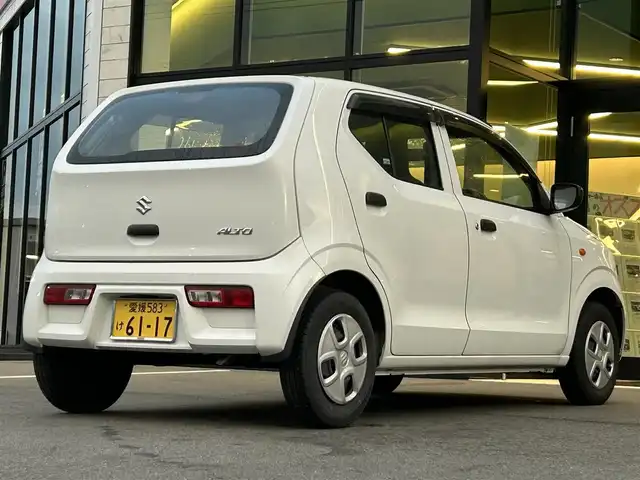 スズキ アルト F 愛媛県 2021(令3)年 2.2万km スペリアホワイト ワンオーナー　/キーレス　/純正ＣＤ　ＡＵＸ　/カメラ一体型ドライブレコーダー　/オートライト　/光軸レベライザー　/前席パワーウインドウ　/５速マニュアル　/純正フロアマット　/純正ドアバイザー　/保証書　/取扱説明書/ドライブレコーダー取扱説明書