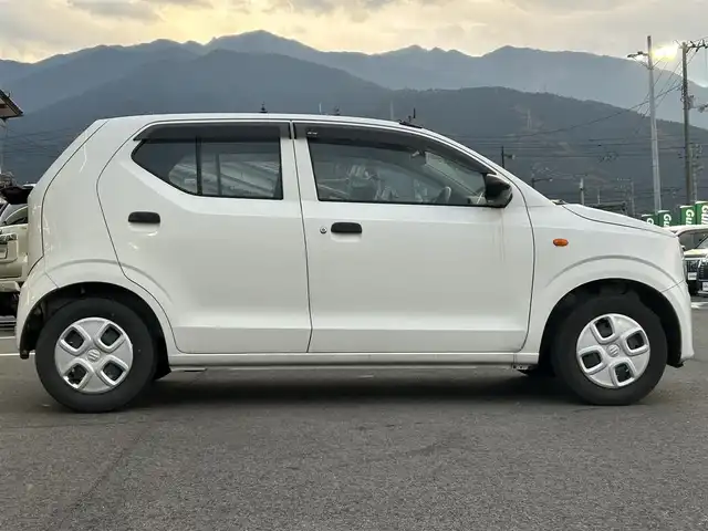 スズキ アルト F 愛媛県 2021(令3)年 2.2万km スペリアホワイト ワンオーナー　/キーレス　/純正ＣＤ　ＡＵＸ　/カメラ一体型ドライブレコーダー　/オートライト　/光軸レベライザー　/前席パワーウインドウ　/５速マニュアル　/純正フロアマット　/純正ドアバイザー　/保証書　/取扱説明書/ドライブレコーダー取扱説明書