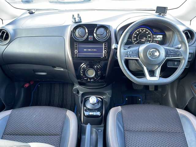 日産 ノート e－パワー メダリスト 徳島県 2020(令2)年 3.6万km ダークメタルグレー アルパインヘッドレストモニター【パッケージ-M1100】/ハーフレザーシート/純正ナビ【MM３１９D-W】/・CD/DVD/フルセグ/Bluetooth/エマージェンシーブレーキ/追従式クルーズコントロール/アランドニューモニター/レーンキープアシスト/クリアランスソナー/デジタルインナーミラー/前後ドライブレコーダー/LEDヘッドライト/オートライト/純正１５インチAW/純正フロアマット/プッシュスタート/スマートキー/スペア一本