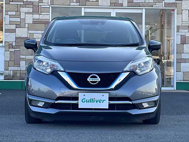 日産 ノート e－パワー メダリスト 徳島県 2020(令2)年 3.6万km ダークメタルグレー アルパインヘッドレストモニター【パッケージ-M1100】/ハーフレザーシート/純正ナビ【MM３１９D-W】/・CD/DVD/フルセグ/Bluetooth/エマージェンシーブレーキ/追従式クルーズコントロール/アランドニューモニター/レーンキープアシスト/クリアランスソナー/デジタルインナーミラー/前後ドライブレコーダー/LEDヘッドライト/オートライト/純正１５インチAW/純正フロアマット/プッシュスタート/スマートキー/スペア一本