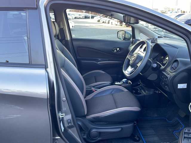 日産 ノート e－パワー メダリスト 徳島県 2020(令2)年 3.6万km ダークメタルグレー アルパインヘッドレストモニター【パッケージ-M1100】/ハーフレザーシート/純正ナビ【MM３１９D-W】/・CD/DVD/フルセグ/Bluetooth/エマージェンシーブレーキ/追従式クルーズコントロール/アランドニューモニター/レーンキープアシスト/クリアランスソナー/デジタルインナーミラー/前後ドライブレコーダー/LEDヘッドライト/オートライト/純正１５インチAW/純正フロアマット/プッシュスタート/スマートキー/スペア一本