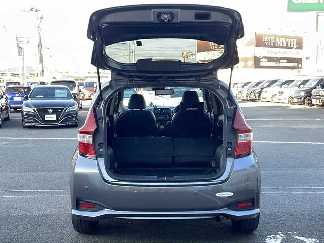 日産 ノート e－パワー メダリスト 徳島県 2020(令2)年 3.6万km ダークメタルグレー アルパインヘッドレストモニター【パッケージ-M1100】/ハーフレザーシート/純正ナビ【MM３１９D-W】/・CD/DVD/フルセグ/Bluetooth/エマージェンシーブレーキ/追従式クルーズコントロール/アランドニューモニター/レーンキープアシスト/クリアランスソナー/デジタルインナーミラー/前後ドライブレコーダー/LEDヘッドライト/オートライト/純正１５インチAW/純正フロアマット/プッシュスタート/スマートキー/スペア一本