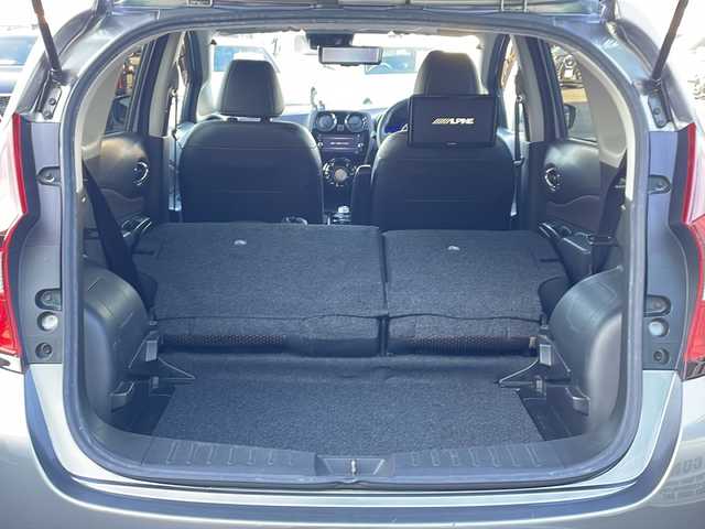 日産 ノート e－パワー メダリスト 徳島県 2020(令2)年 3.6万km ダークメタルグレー アルパインヘッドレストモニター【パッケージ-M1100】/ハーフレザーシート/純正ナビ【MM３１９D-W】/・CD/DVD/フルセグ/Bluetooth/エマージェンシーブレーキ/追従式クルーズコントロール/アランドニューモニター/レーンキープアシスト/クリアランスソナー/デジタルインナーミラー/前後ドライブレコーダー/LEDヘッドライト/オートライト/純正１５インチAW/純正フロアマット/プッシュスタート/スマートキー/スペア一本