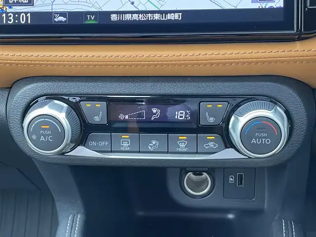 日産 キックス X ツートーンインテリアED 香川県 2020(令2)年 2.3万km ピュアブラック 登録時走行距離：22414km/純正SDナビゲーション/→CD/DVD/BT/→フルセグTV/全方位カメラ/前後ドライブレコーダー/インテリジェントルームミラー/前席シートヒータ/ステアリングヒータ/ステアリングリモコン/革巻きステアリング/パワーステアリング/パワーウィンドウ/プッシュスタート/LEDオートライト/オートハイビーム/フォグランプ/プロパイロット/合皮ツートンカラーシート/ライトレベライザー/純正マット/プッシュスタート/スペアキー