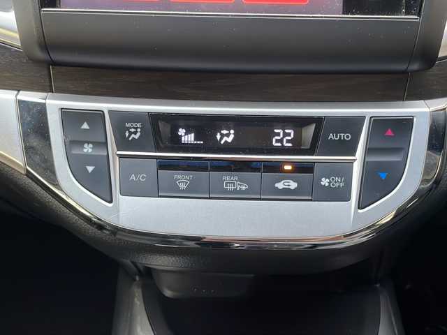 ホンダ ジェイド ハイブリッド X 高知県 2015(平27)年 8.3万km ホワイトオーキッドパール 純正ナビ /【Bluetooth　CD DVD TV USB 】/バックカメラ /クルーズコントロール　/レーンキープアシスト　/衝突被害軽減システム　/カーテンエアバック　/ビルトインETC　/プッシュスタート　/スペアキー/純正アルミホイール/純正フロアマット/取扱説明書