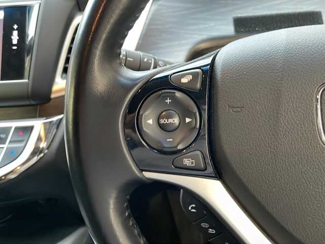 ホンダ ジェイド ハイブリッド X 高知県 2015(平27)年 8.3万km ホワイトオーキッドパール 純正ナビ /【Bluetooth　CD DVD TV USB 】/バックカメラ /クルーズコントロール　/レーンキープアシスト　/衝突被害軽減システム　/カーテンエアバック　/ビルトインETC　/プッシュスタート　/スペアキー/純正アルミホイール/純正フロアマット/取扱説明書