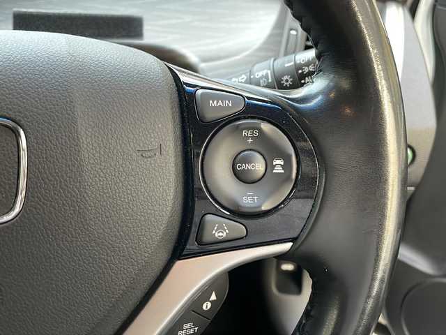 ホンダ ジェイド ハイブリッド X 高知県 2015(平27)年 8.3万km ホワイトオーキッドパール 純正ナビ /【Bluetooth　CD DVD TV USB 】/バックカメラ /クルーズコントロール　/レーンキープアシスト　/衝突被害軽減システム　/カーテンエアバック　/ビルトインETC　/プッシュスタート　/スペアキー/純正アルミホイール/純正フロアマット/取扱説明書