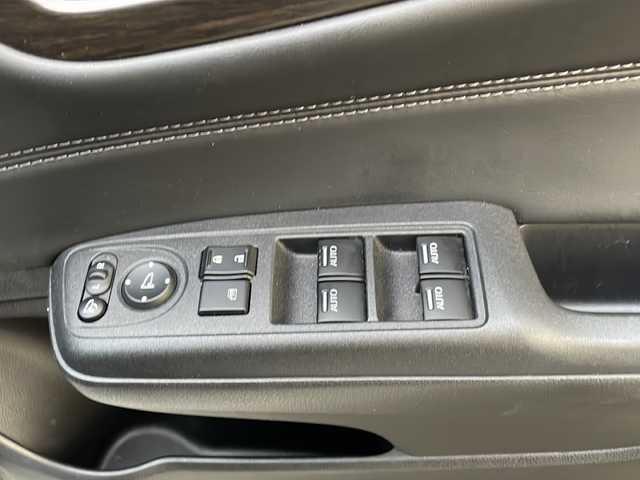 ホンダ ジェイド ハイブリッド X 高知県 2015(平27)年 8.3万km ホワイトオーキッドパール 純正ナビ /【Bluetooth　CD DVD TV USB 】/バックカメラ /クルーズコントロール　/レーンキープアシスト　/衝突被害軽減システム　/カーテンエアバック　/ビルトインETC　/プッシュスタート　/スペアキー/純正アルミホイール/純正フロアマット/取扱説明書