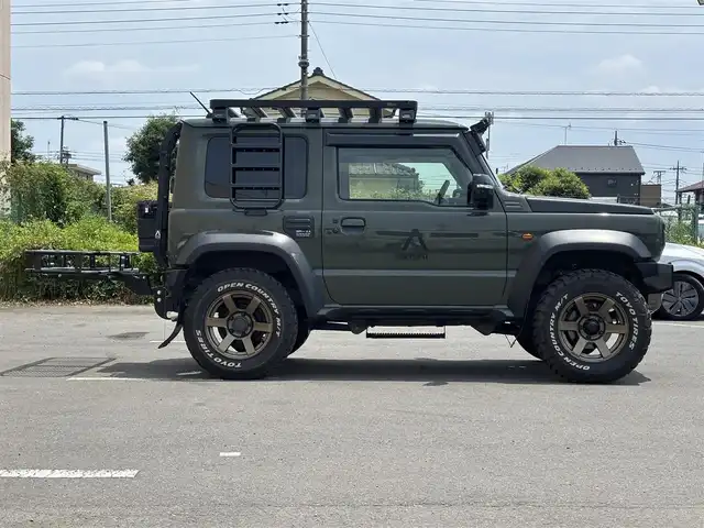 スズキ ジムニー シエラ JC 東京都 2020(令2)年 4.5万km ジャングルグリーン ４ＷＤ/セーフティサポート（予防安全技術）/アルパインナビ/バックカメラ/クルーズコントロール/ドライブレコーダー/ヒルディセントコントロール/LEDヘッドランプ/オートライト/ヘッドランプウォッシャー/ブラックドアミラー（電動オート格納機能/ヒーター/ウィンカー付）/ボディ同色アウトサイドドアハンドル/プライバシーガラス/アナログメーター/ホワイト照明マルチインフォメーションディスプレイ/革巻きステアリングホイール/ステアリングスイッチ/SRSエアバック  （運転席/助手席）/バニティミラー（運転席/助手席）/撥水加工ファブリックシート/シートヒーター（運転席/助手席）/キーレスプッシュスタートシステム/タクティカルＲバンパー/ナンバー移動キット/オーバーフェンダープロテクター/ヒッチキャリア/ルーフキャリア