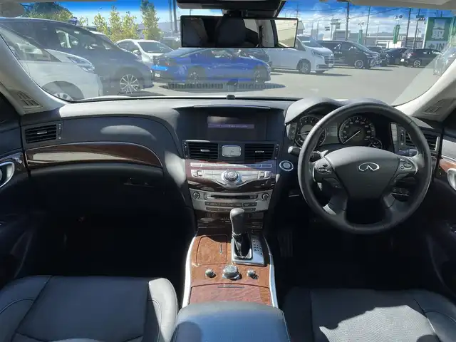 日産 フーガ 250VIP 愛知県 2015(平27)年 4.9万km クリスタルホワイトパール ワンオーナー/純正マルチHDDナビ/フルセグTV/CD/DVD再生/Bluetooth再生/ミュージックサーバー（HDD）/ETC/全方位カメラ/コーナーセンサー/本革シート/パワーシート（D/N）/シートシーター（D/N）/シートベンチレーション（D/N）/衝突軽減ブレーキ/サンルーフ/純正18インチアルミホイール/純正LEDヘッドライト/レーダークルーズコントロール/スマートキー/プッシュスタート/レーンキープアシスト/ブラインドスポットモニター/純正フロアマット