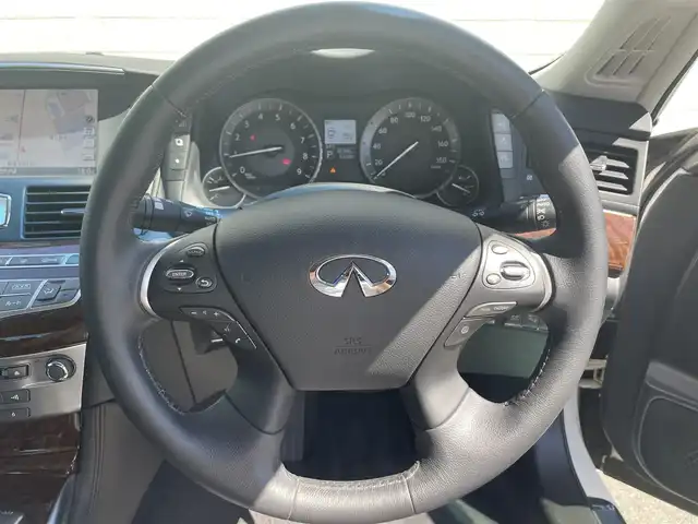 日産 フーガ 250VIP 愛知県 2015(平27)年 4.9万km クリスタルホワイトパール ワンオーナー/純正マルチHDDナビ/フルセグTV/CD/DVD再生/Bluetooth再生/ミュージックサーバー（HDD）/ETC/全方位カメラ/コーナーセンサー/本革シート/パワーシート（D/N）/シートシーター（D/N）/シートベンチレーション（D/N）/衝突軽減ブレーキ/サンルーフ/純正18インチアルミホイール/純正LEDヘッドライト/レーダークルーズコントロール/スマートキー/プッシュスタート/レーンキープアシスト/ブラインドスポットモニター/純正フロアマット