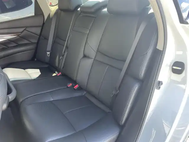 日産 フーガ 250VIP 愛知県 2015(平27)年 4.9万km クリスタルホワイトパール ワンオーナー/純正マルチHDDナビ/フルセグTV/CD/DVD再生/Bluetooth再生/ミュージックサーバー（HDD）/ETC/全方位カメラ/コーナーセンサー/本革シート/パワーシート（D/N）/シートシーター（D/N）/シートベンチレーション（D/N）/衝突軽減ブレーキ/サンルーフ/純正18インチアルミホイール/純正LEDヘッドライト/レーダークルーズコントロール/スマートキー/プッシュスタート/レーンキープアシスト/ブラインドスポットモニター/純正フロアマット