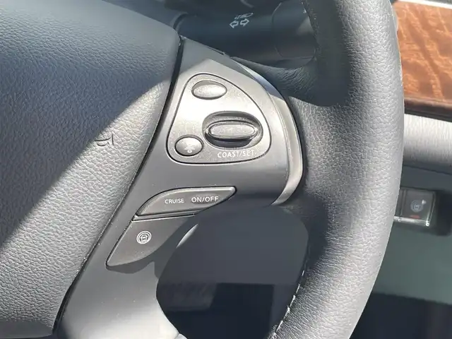 日産 フーガ 250VIP 愛知県 2015(平27)年 4.9万km クリスタルホワイトパール ワンオーナー/純正マルチHDDナビ/フルセグTV/CD/DVD再生/Bluetooth再生/ミュージックサーバー（HDD）/ETC/全方位カメラ/コーナーセンサー/本革シート/パワーシート（D/N）/シートシーター（D/N）/シートベンチレーション（D/N）/衝突軽減ブレーキ/サンルーフ/純正18インチアルミホイール/純正LEDヘッドライト/レーダークルーズコントロール/スマートキー/プッシュスタート/レーンキープアシスト/ブラインドスポットモニター/純正フロアマット