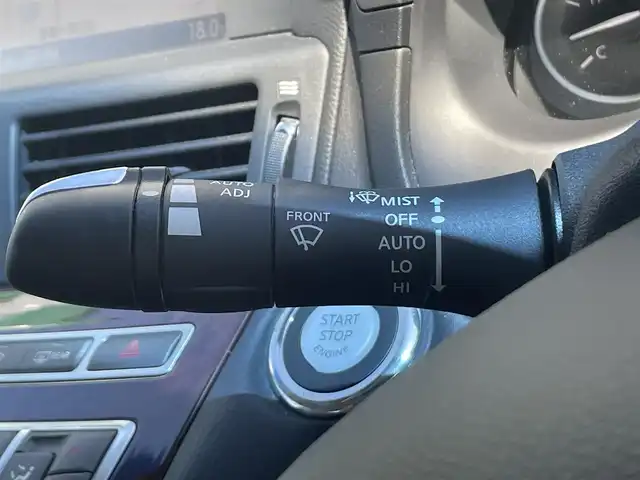 日産 フーガ 250VIP 愛知県 2015(平27)年 4.9万km クリスタルホワイトパール ワンオーナー/純正マルチHDDナビ/フルセグTV/CD/DVD再生/Bluetooth再生/ミュージックサーバー（HDD）/ETC/全方位カメラ/コーナーセンサー/本革シート/パワーシート（D/N）/シートシーター（D/N）/シートベンチレーション（D/N）/衝突軽減ブレーキ/サンルーフ/純正18インチアルミホイール/純正LEDヘッドライト/レーダークルーズコントロール/スマートキー/プッシュスタート/レーンキープアシスト/ブラインドスポットモニター/純正フロアマット