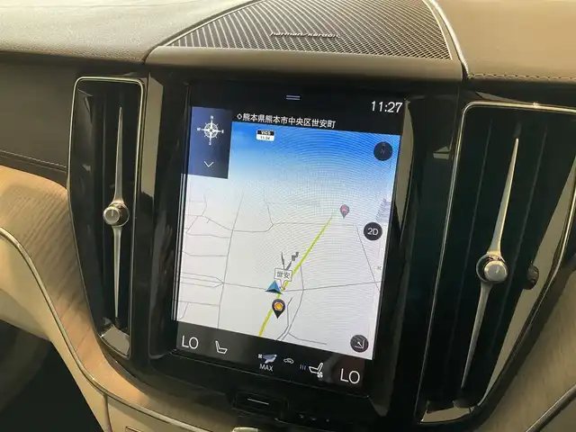 ボルボ ＸＣ６０ B5 AWD インスクリプション 熊本県 2020(令2)年 4.4万km クリスタルホワイトP ・スマートキー/・プッシュスタート/・City Safety/・レーンキープエイド/・ロードサインインフォメーション/・ドライバーアラート/・ハイビームアシスト/・パーキングアシスト/・クロストラフィックアラート/・車検警告/・ブラインドスポットモニター/・アクティブ・ベンディング・ライト/・衝突回避/・クルーズコントロール(追従式)/・グレー革シート/・前席パワーシート/・前席エアシート /・全席シートヒーター /・ハンドルヒーター /・純正メモリナビ/　【CD・BT・USB・AppleCarPlay・AndroidAuto】/・harman/kardonサウンドシステム/・フルセグTV/・全方位カメラ/・ETC/・ドライブレコーダー(前後録画)/・パワーバックドア/・LEDヘッドランプ/・LEDフォグランプ/・純正マット