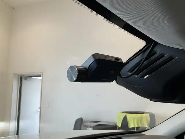 ボルボ ＸＣ６０ B5 AWD インスクリプション 熊本県 2020(令2)年 4.4万km クリスタルホワイトP ・スマートキー/・プッシュスタート/・City Safety/・レーンキープエイド/・ロードサインインフォメーション/・ドライバーアラート/・ハイビームアシスト/・パーキングアシスト/・クロストラフィックアラート/・車検警告/・ブラインドスポットモニター/・アクティブ・ベンディング・ライト/・衝突回避/・クルーズコントロール(追従式)/・グレー革シート/・前席パワーシート/・前席エアシート /・全席シートヒーター /・ハンドルヒーター /・純正メモリナビ/　【CD・BT・USB・AppleCarPlay・AndroidAuto】/・harman/kardonサウンドシステム/・フルセグTV/・全方位カメラ/・ETC/・ドライブレコーダー(前後録画)/・パワーバックドア/・LEDヘッドランプ/・LEDフォグランプ/・純正マット