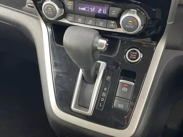 日産 セレナ ハイウェイスター 愛知県 2016(平28)年 6.3万km マルーンレッド 2トーン 純正9インチナビ（AM/FM/フルセグ/BT/CD/DVD）/プロパイロット/純正フリップダウンモニター/インテリジェントルームミラー/インテリジェントパーキングアシスト/全方位カメラ/レーダークルーズコントロール/両側パワースライドドア/純正16インチアルミホイール/エマージェンシーブレーキ/LDW（車線逸脱警報システム）/LDP（車線逸脱防止支援システム）/標識検知/ふらつき警報/ビルトインETC/プッシュスタート/スマートキー/電動格納ミラー/純正フロアマット/ドアバイザー/フロントフォグ