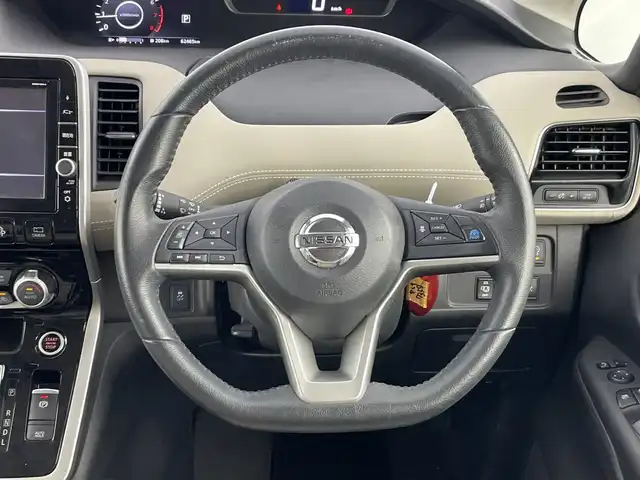 日産 セレナ ハイウェイスター 愛知県 2016(平28)年 6.3万km マルーンレッド 2トーン 純正9インチナビ（AM/FM/フルセグ/BT/CD/DVD）/プロパイロット/純正フリップダウンモニター/インテリジェントルームミラー/インテリジェントパーキングアシスト/全方位カメラ/レーダークルーズコントロール/両側パワースライドドア/純正16インチアルミホイール/エマージェンシーブレーキ/LDW（車線逸脱警報システム）/LDP（車線逸脱防止支援システム）/標識検知/ふらつき警報/ビルトインETC/プッシュスタート/スマートキー/電動格納ミラー/純正フロアマット/ドアバイザー/フロントフォグ