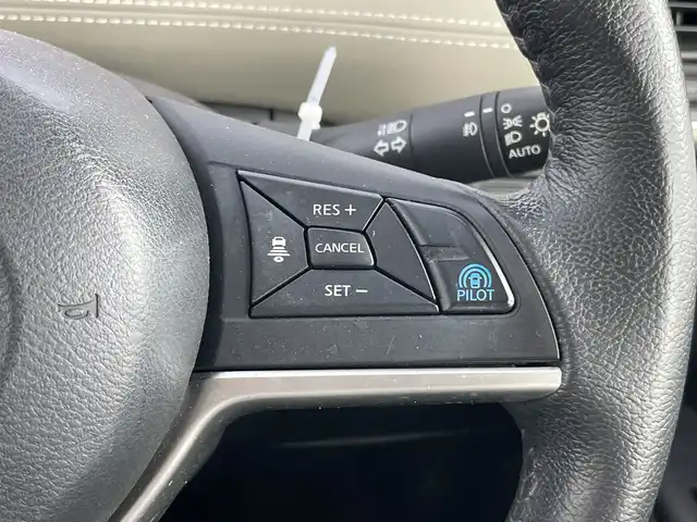 日産 セレナ ハイウェイスター 愛知県 2016(平28)年 6.3万km マルーンレッド 2トーン 純正9インチナビ（AM/FM/フルセグ/BT/CD/DVD）/プロパイロット/純正フリップダウンモニター/インテリジェントルームミラー/インテリジェントパーキングアシスト/全方位カメラ/レーダークルーズコントロール/両側パワースライドドア/純正16インチアルミホイール/エマージェンシーブレーキ/LDW（車線逸脱警報システム）/LDP（車線逸脱防止支援システム）/標識検知/ふらつき警報/ビルトインETC/プッシュスタート/スマートキー/電動格納ミラー/純正フロアマット/ドアバイザー/フロントフォグ