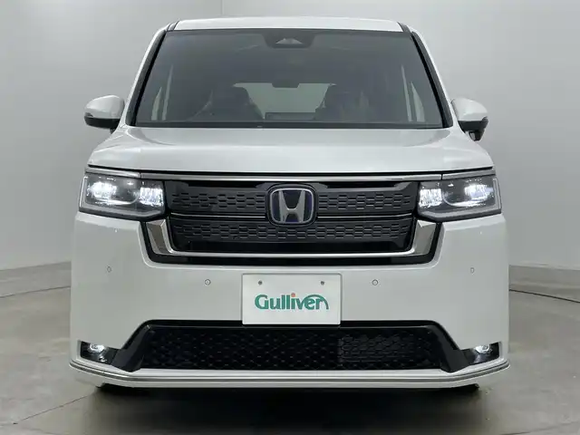 ホンダ ステップワゴン スパーダ eHEV 岡山県 2025(令7)年 0.1千km プラチナホワイトパール 登録済未使用車/純正11.4インチナビ/・FM/AM/Bluetooth/フルセグ/CD/DVD/CarPlay/15.6インチ後席モニター/ハーフレザーシート/・シートヒーター/パワーバックドア/ホンダセンシング/・衝突軽減ブレーキ/・車線逸脱警報/車線維持支援システム/・アダプティブクルーズコントロール/・コーナーセンサー/両側パワースライドドア/2列目オットマン/パドルシフト/オートブレーキホールド/ダブルエアコン/純正16インチアルミ