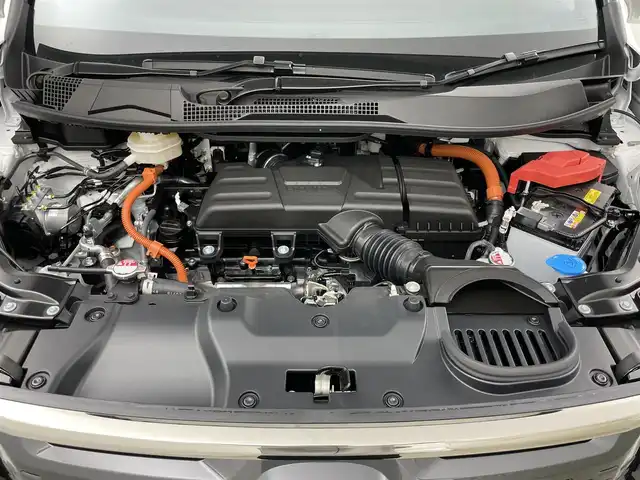 ホンダ ステップワゴン スパーダ eHEV 岡山県 2025(令7)年 0.1千km プラチナホワイトパール 登録済未使用車/純正11.4インチナビ/・FM/AM/Bluetooth/フルセグ/CD/DVD/CarPlay/15.6インチ後席モニター/ハーフレザーシート/・シートヒーター/パワーバックドア/ホンダセンシング/・衝突軽減ブレーキ/・車線逸脱警報/車線維持支援システム/・アダプティブクルーズコントロール/・コーナーセンサー/両側パワースライドドア/2列目オットマン/パドルシフト/オートブレーキホールド/ダブルエアコン/純正16インチアルミ