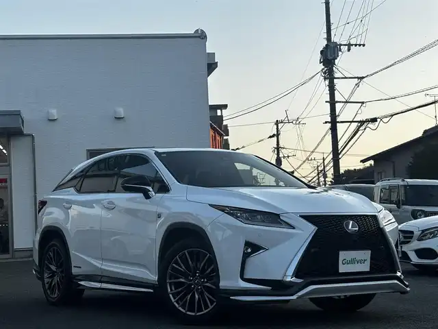 レクサス ＲＸ 450h Fスポーツ 熊本県 2018(平30)年 8.6万km ホワイトノーヴァガラスフレーク サンルーフ/純正ナビ/【フルセグTV/CD/DVD/Bluetooth】/パノラミックビューモニター/バックカメラ/レーダークルーズコントロール/衝突被害軽減ブレーキ/レーンキープアシスト/ヘッドアップディスプレイ/コーナーセンサー/赤革シート/パワーシート/シートヒーター/エアシート/純正20インチAW/置くだけ充電/電動パーキング/ビルトインETC2.0/オートLEDヘッドライト/ウィンカーミラー/プッシュスタート/ステアリングスイッチ/純正フロアマット/横滑り防止/盗難防止装置/取扱説明書